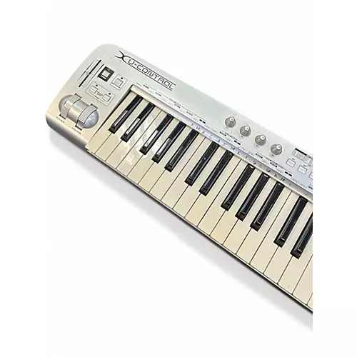 Used Behringer UMX61 Synthesizer - musicians--Friend
