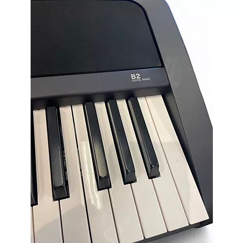 Used KORG B2 Portable Keyboard - musicians--Friend