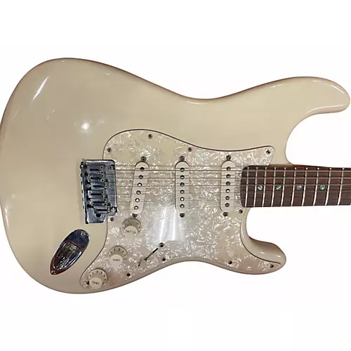 Used 2000 Fender American Deluxe Stratocaster White Blonde Solid Body Electric Guitar White Blonde - musicians--Friend