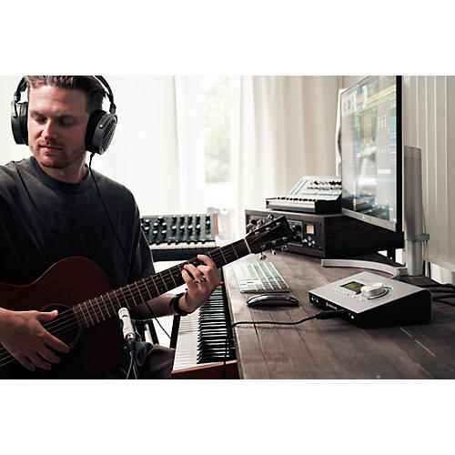 Universal Audio Apollo x4 Gen 2 12x18 Thunderbolt 3 Audio Interface Essentials - musicians--Friend