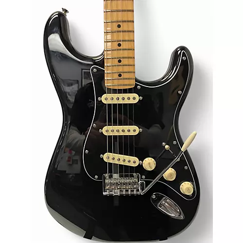Used 2023 Fender Player Stratocaster Black Solid Body Electric Guitar Black - musicians--Friend