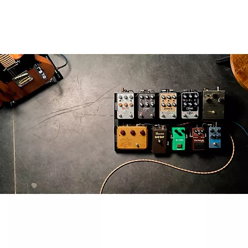 Universal Audio UAFX OX Stomp Dynamic Speaker Emulator Effects Pedal Silver - musicians--Friend