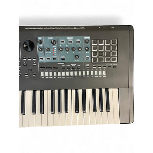 Used Roland Fantom 6 Keyboard Workstation - musicians--Friend