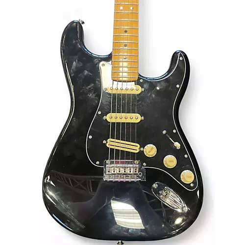 Used 2024 Fender Player Stratocaster Black Solid Body Electric Guitar Black - musicians--Friend