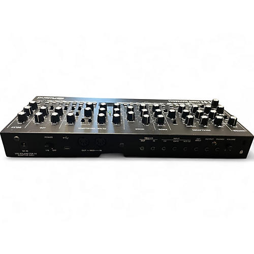 Used Roland se-02 Synthesizer - musicians--Friend