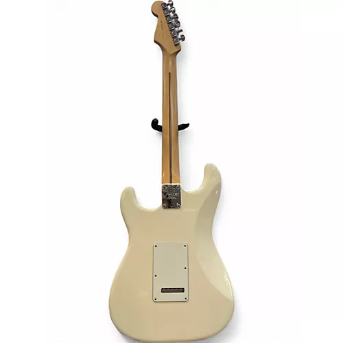 Used Fender American Professional Stratocaster SSS White Solid Body Electric Guitar White - musicians--Friend