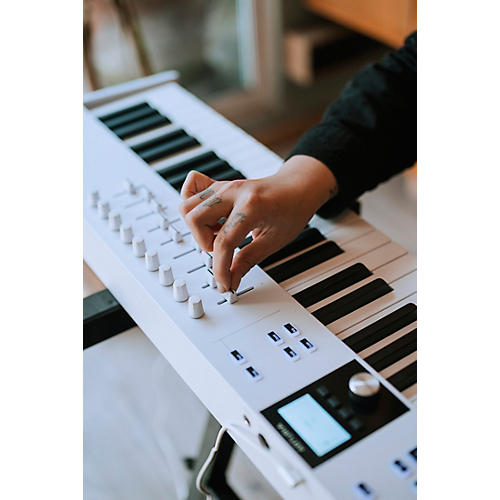 Arturia KeyLab Essential 88 mk3 Controller White - musicians--Friend