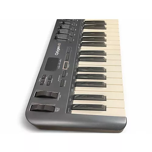 Used M-audio  oxygen 49