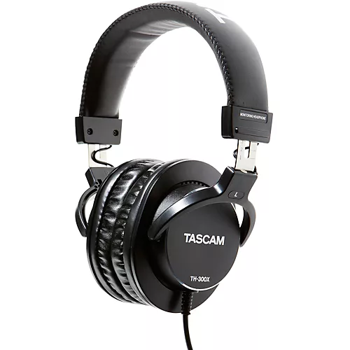 Yamaha Piaggero NP-15 61-Key Portable Keyboard With Power Adapter Black Essentials Package