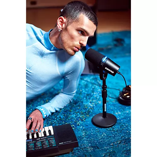 Shure MV7+ Podcast Kit With Stand Black