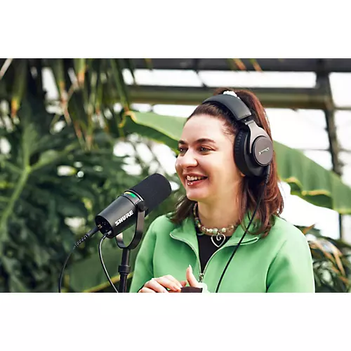 Shure MV7+ Podcast Kit With Stand Black