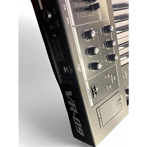 Used Roland vr-09 Portable Keyboard
