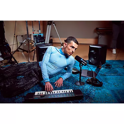 Shure MV7+ Podcast Kit With Stand Black