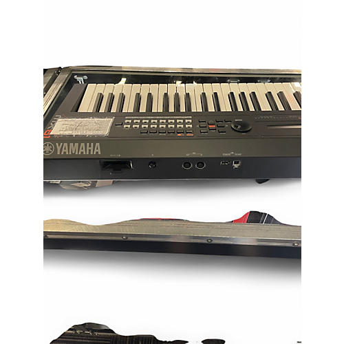 Used Yamaha MX61 61 Key Keyboard Workstation