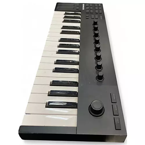 Used Native Instruments komplete kontrol M32