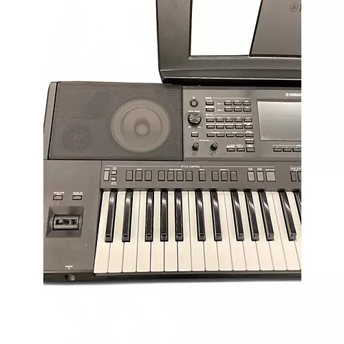 Used Yamaha PSRSX900 Arranger Keyboard