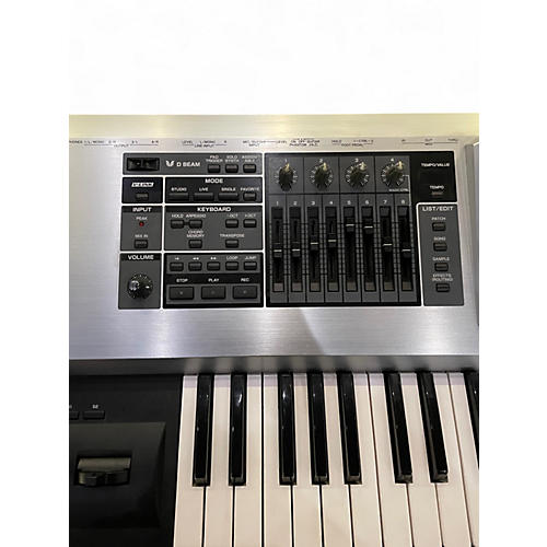 Used Roland Fantom G6 61 Key Keyboard Workstation
