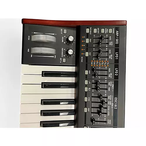 Used Behringer deep mind 6 Synthesizer