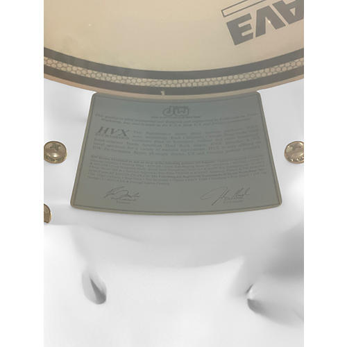 Used DW 5.5X14 Performance Series Snare white sparkle  Drum white sparkle  10