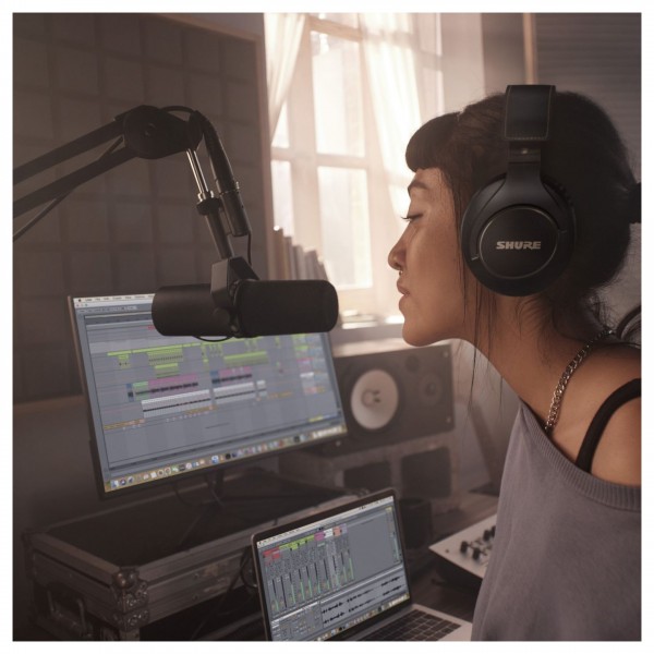 Shure SM7B Dynamic Studio Microphone