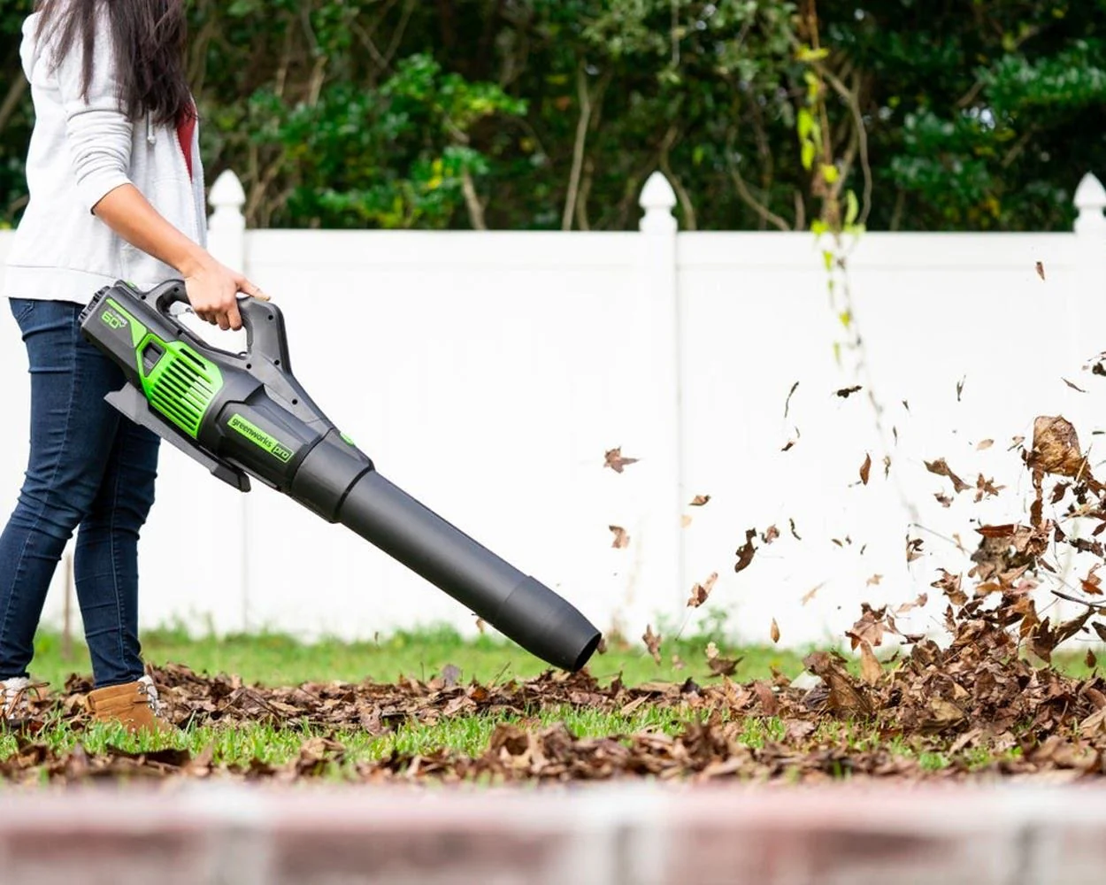 60V 20 Cordless Battery Pole Hedge Trimmer & 610 CFM Leaf Blower Combo Kit w/ 2.0Ah & 2.5Ah Battery & (2) Chargers