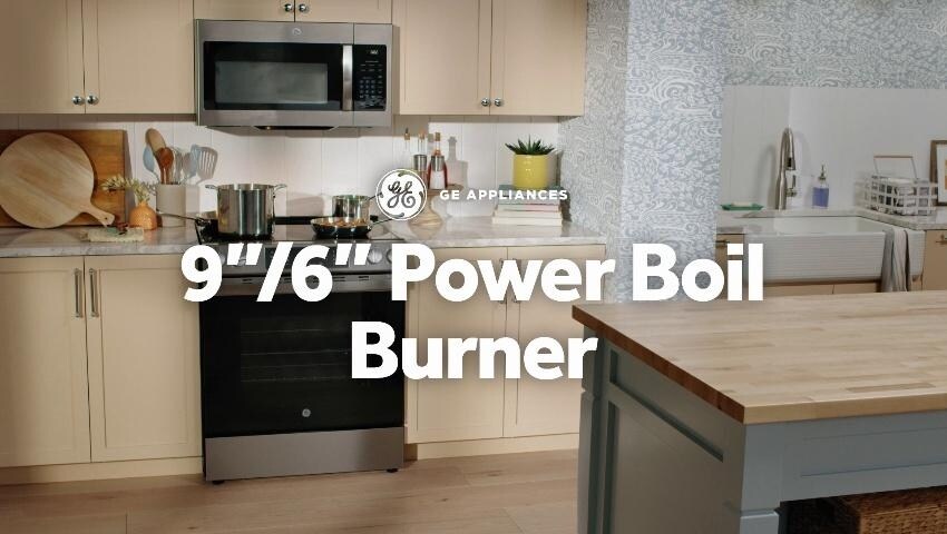 GE 30-in Glass Top 4 burners 5.3-cu ft Freestanding Electric Range ( White )