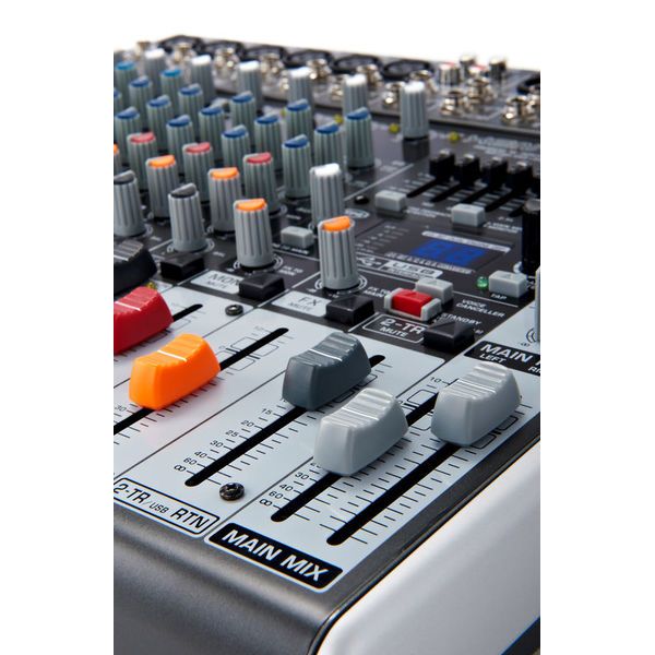 Behringer Xenyx X1222 USB Bundle