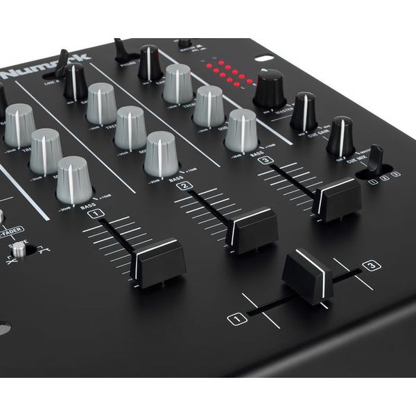 Numark M 4 Black