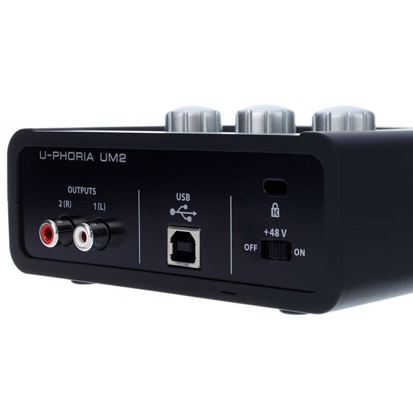 Behringer U-Phoria UM2