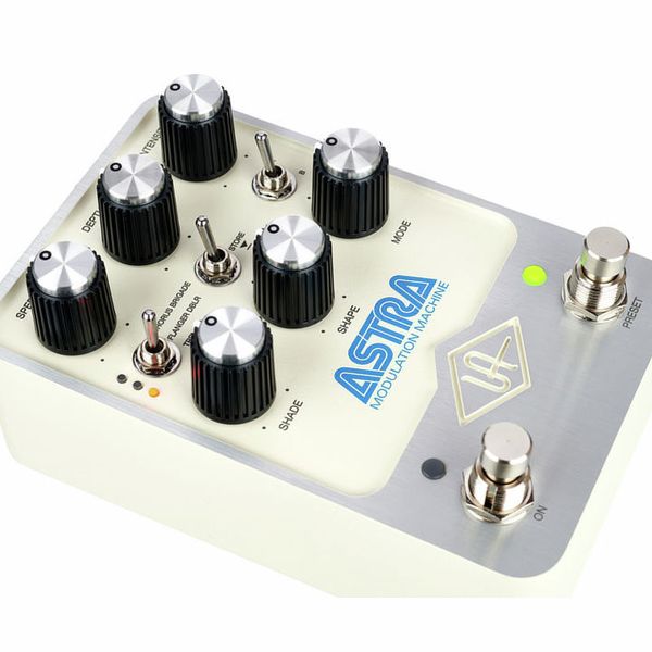 Universal Audio UAFX Astra Modulation Machine