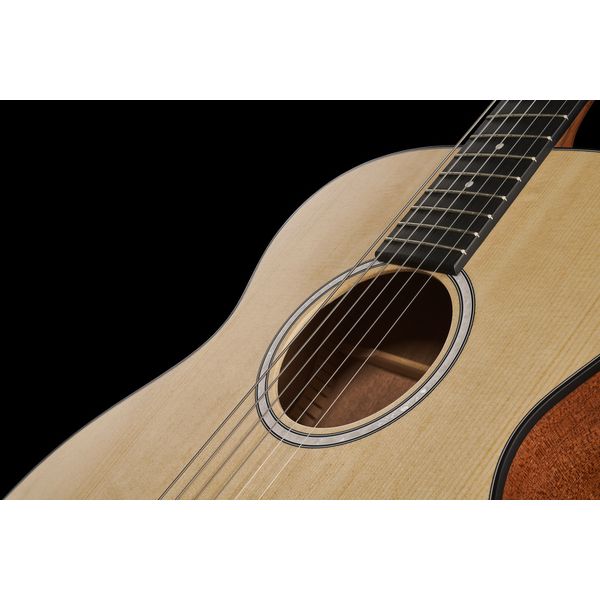 Martin Guitar 000JR-10 Sitka Sapele