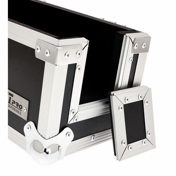 Behringer X Air XR18 Flyht Case Bundle