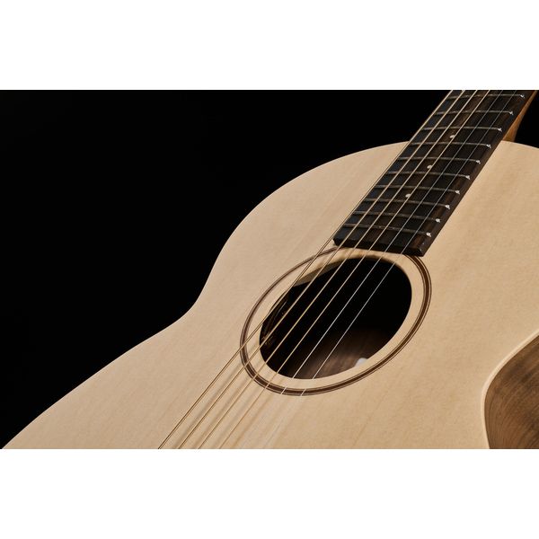 Sheeran by Lowden W04