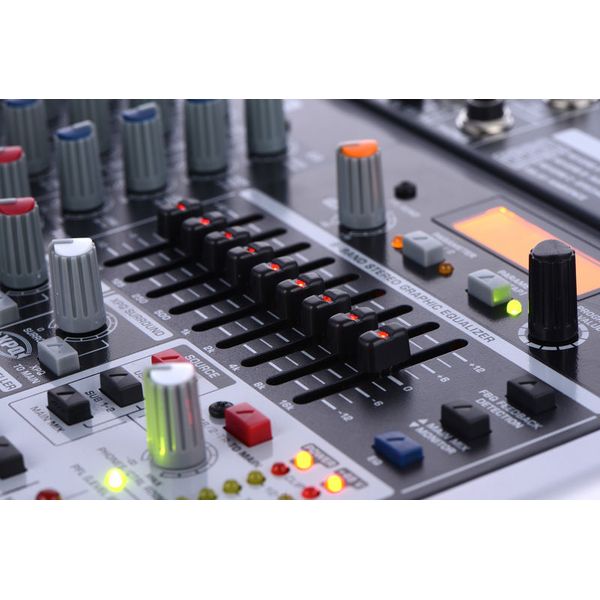 Behringer Xenyx QX1832USB