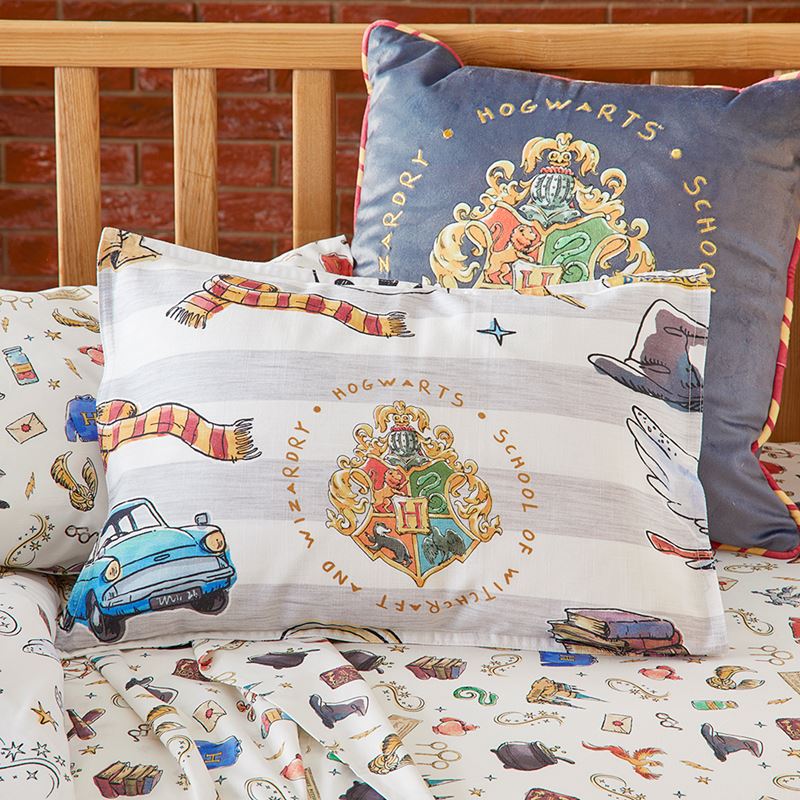 Warner Bros Harry Potter White Hogwarts Cot Quilt Cover Set