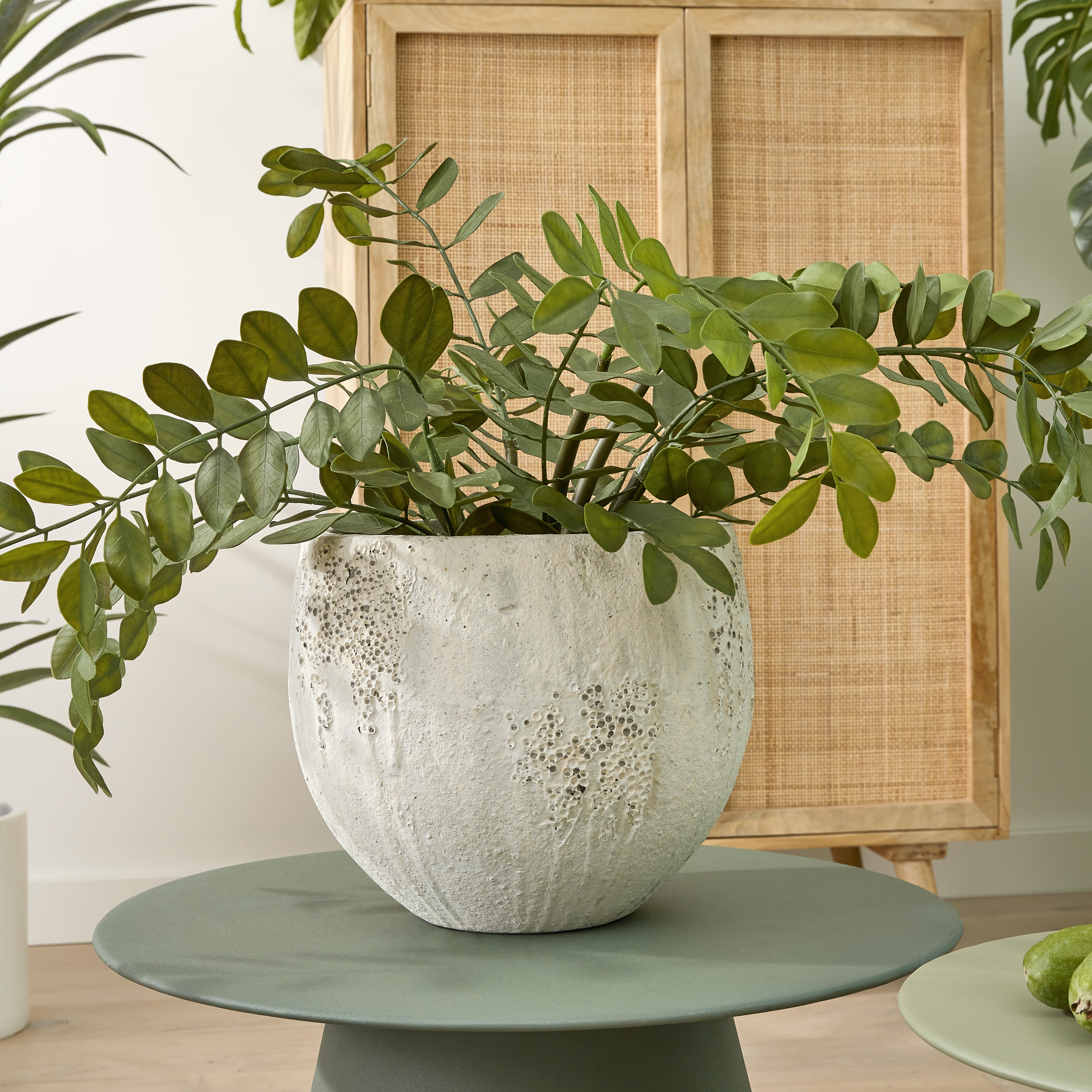 Odyssey Medium Rustic White Pot