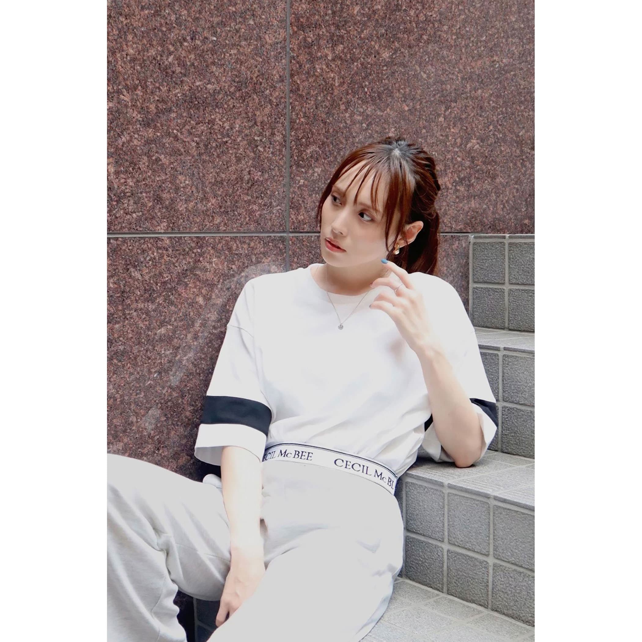 バックシート袖ラインTシャツ