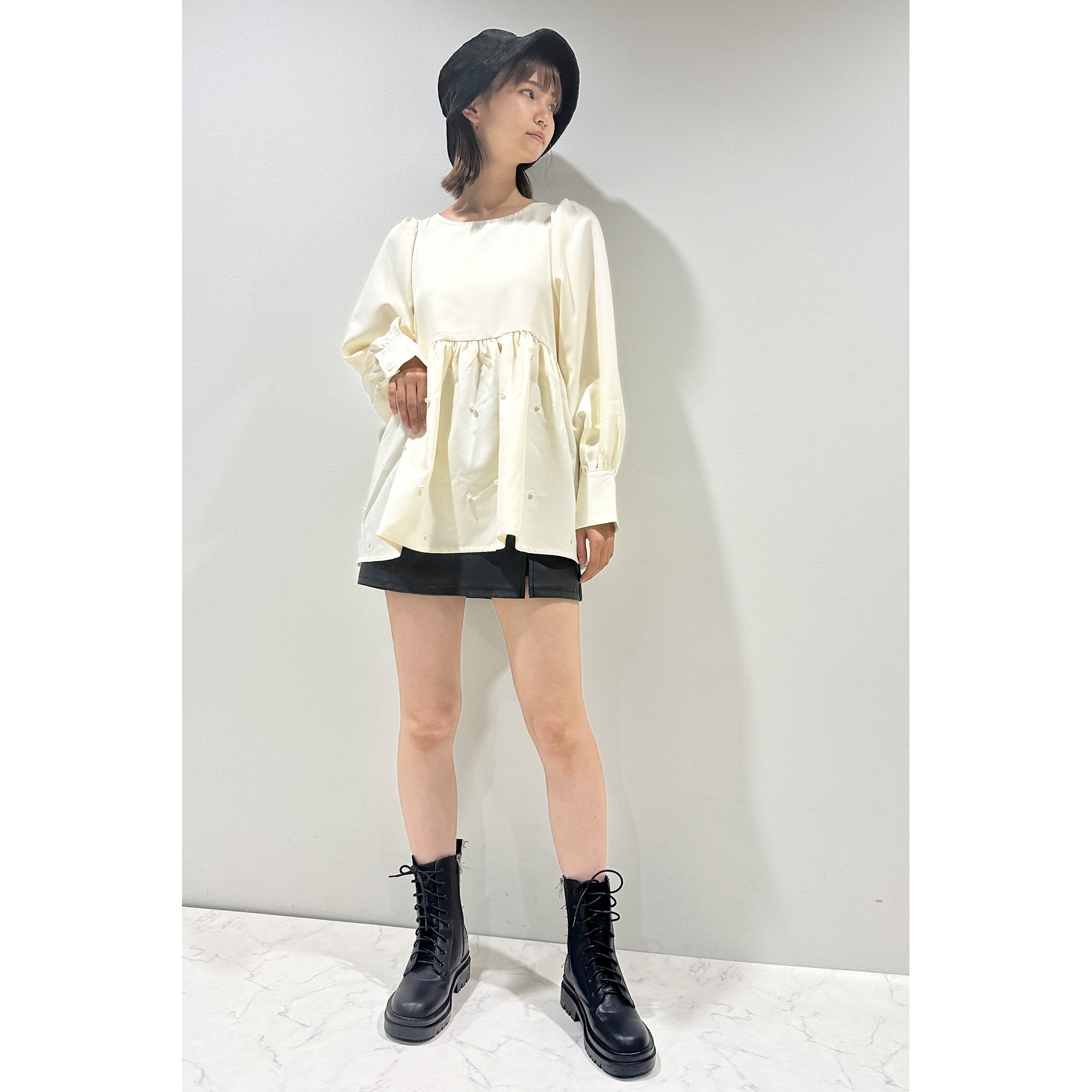パールペプラムトップス