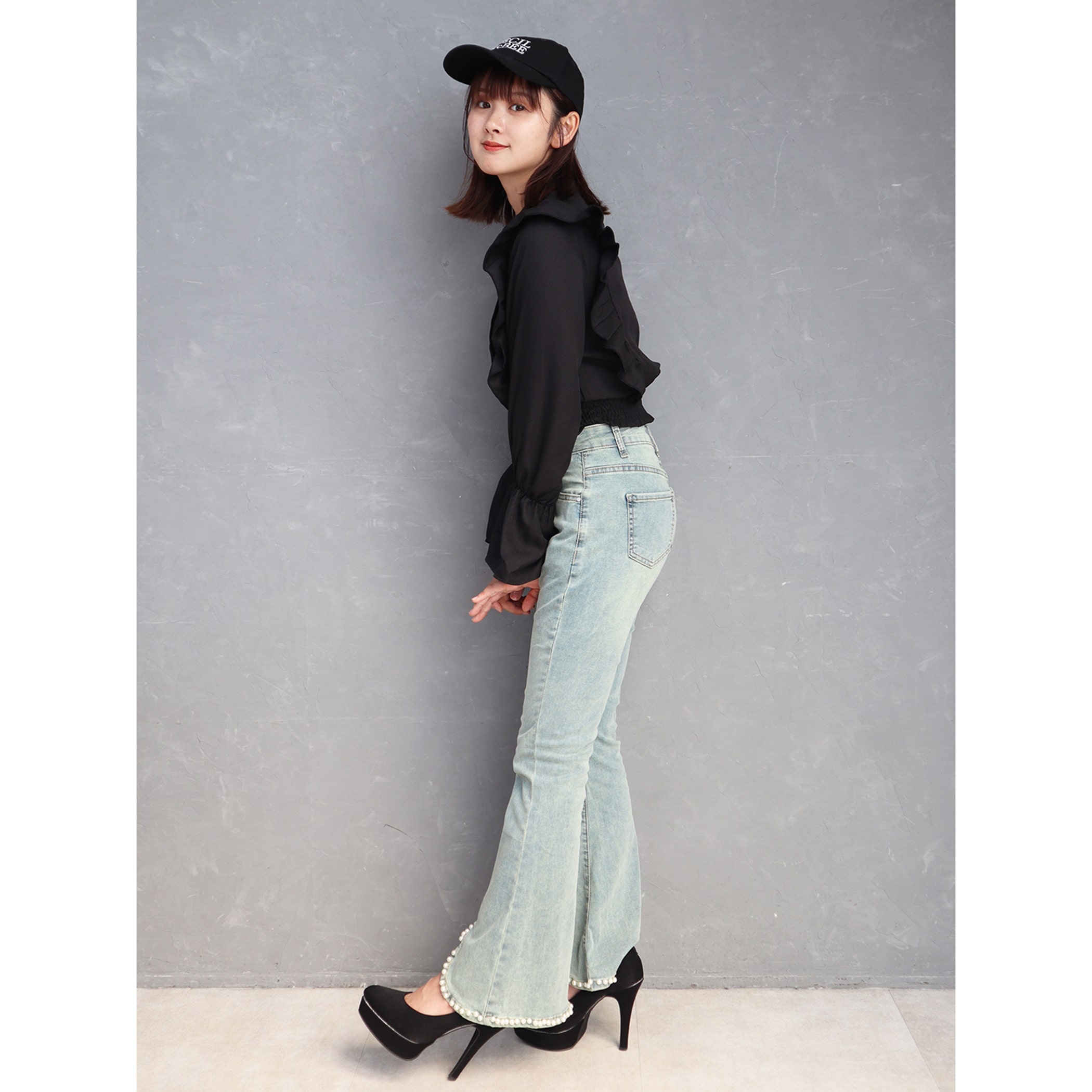 パール付きフレアデニムパンツ