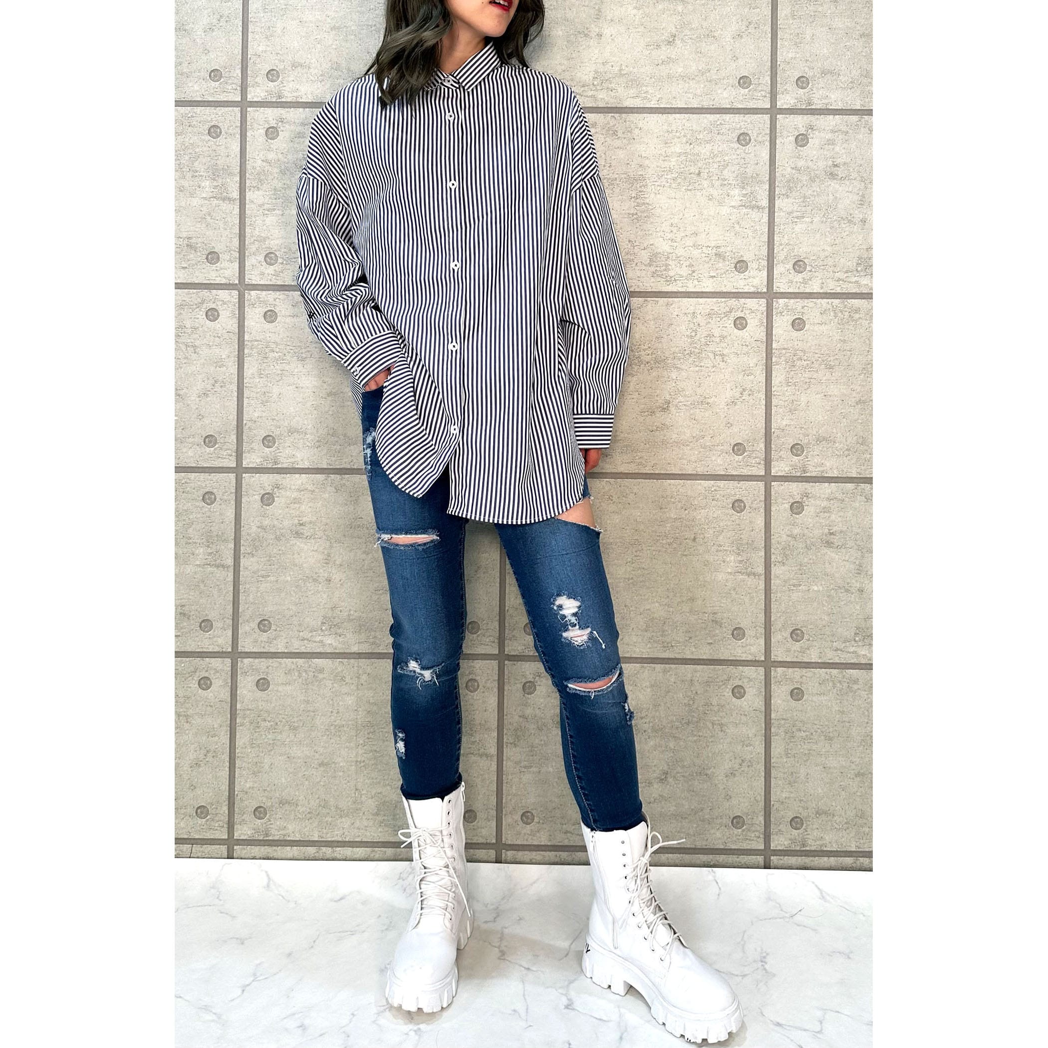 バックロゴストライプシャツ