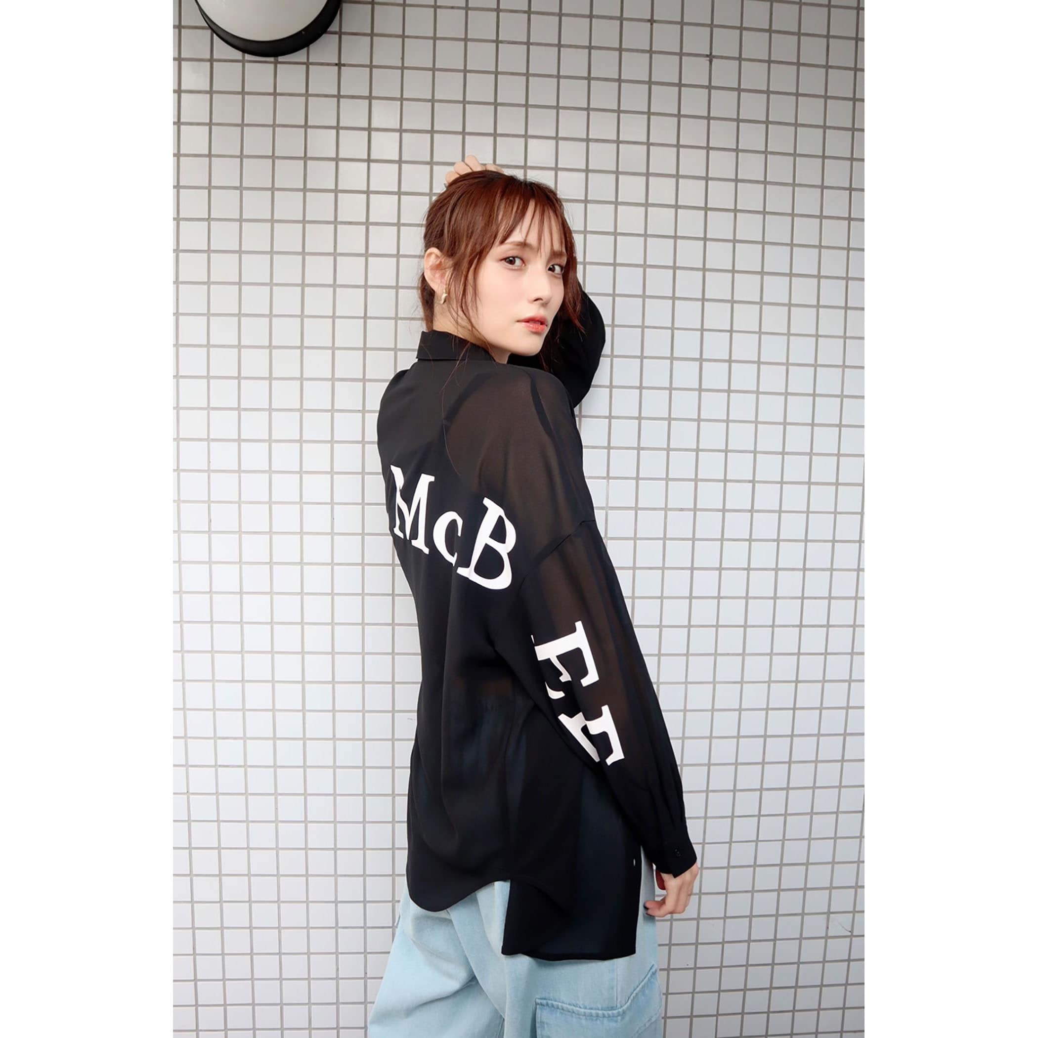 バックロゴプリントゆるシャツ