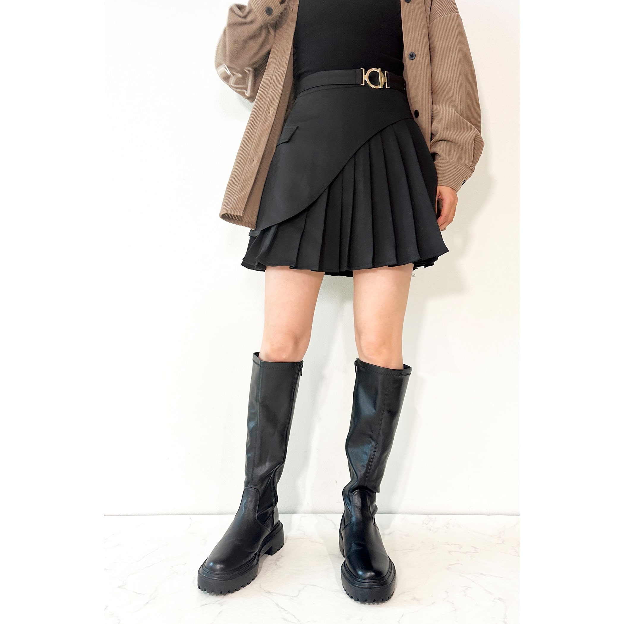 バックル付きアシメプリーツミニスカート