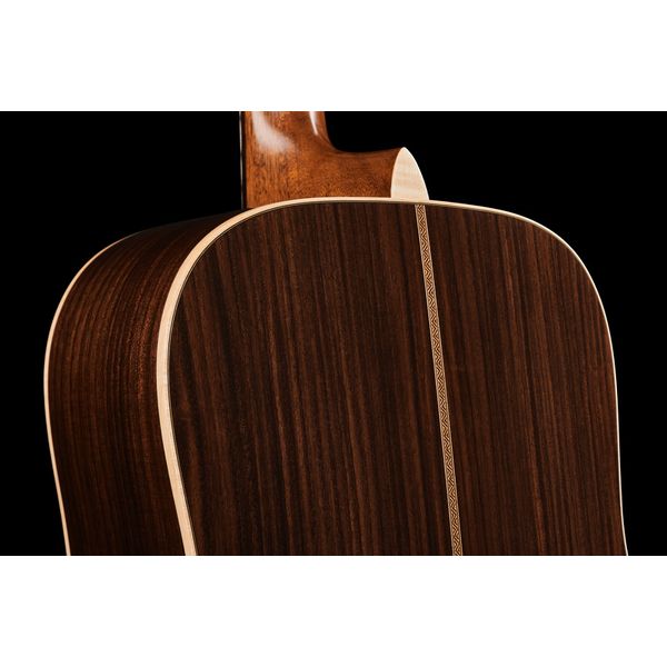 Martin Guitar D-28 Modern Deluxe