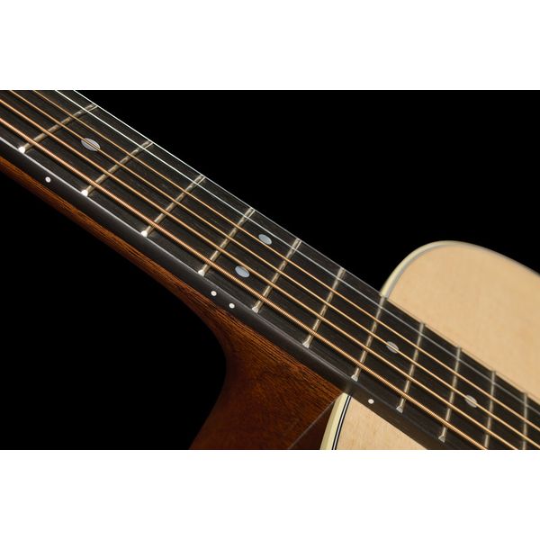 Martin Guitar D-16E-01