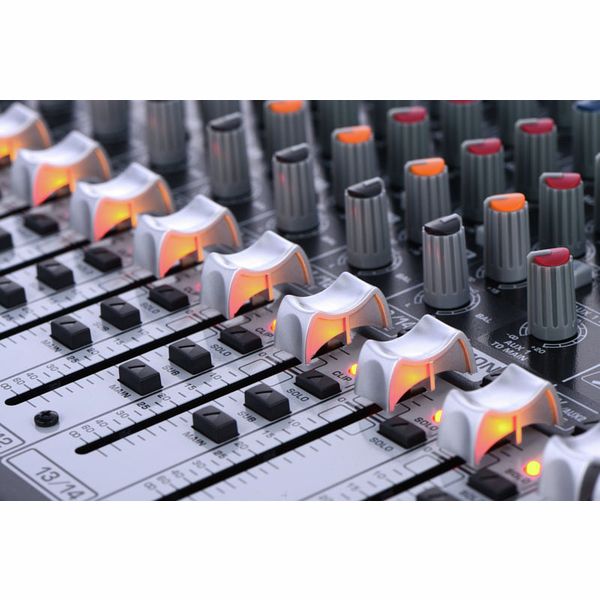 Behringer Xenyx QX1832USB