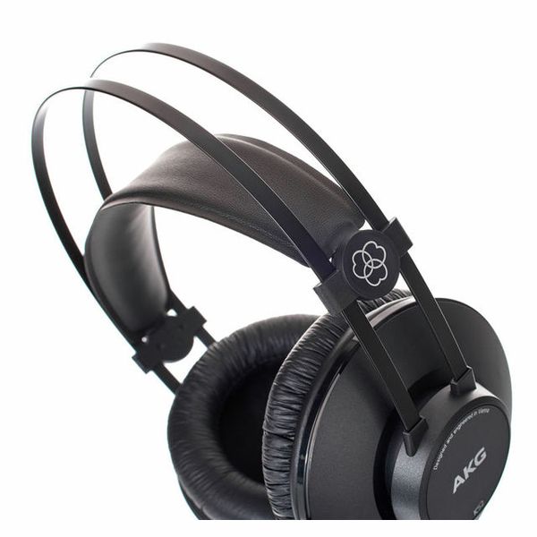 AKG K-52