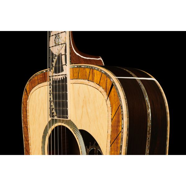 Martin Guitar D-200 Deluxe