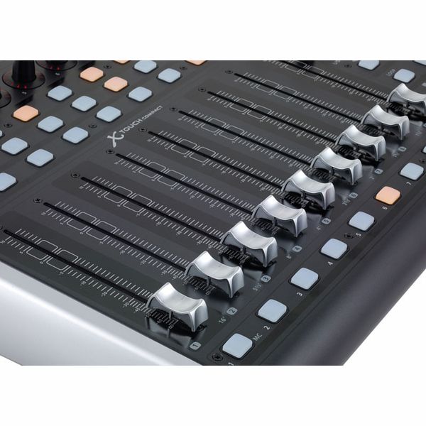 Behringer X-Touch Compact
