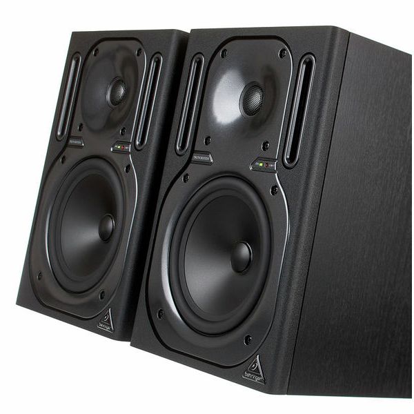 Behringer B2030A Truth