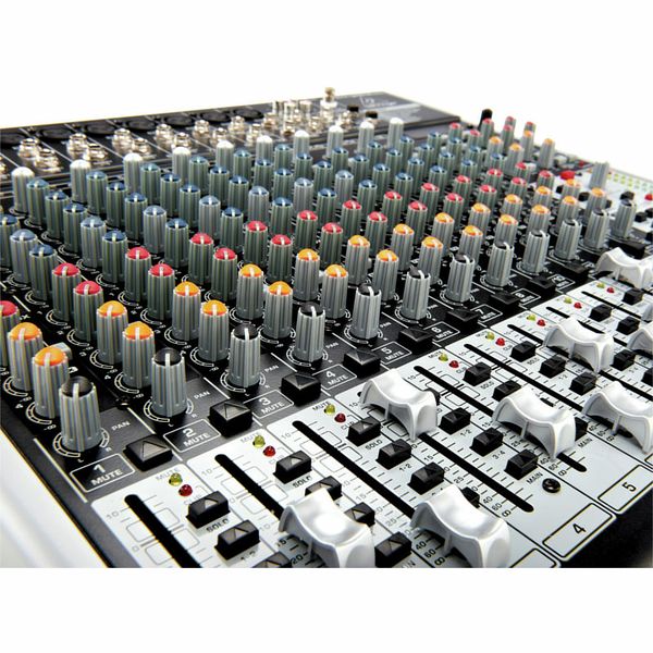 Behringer Xenyx QX2442USB